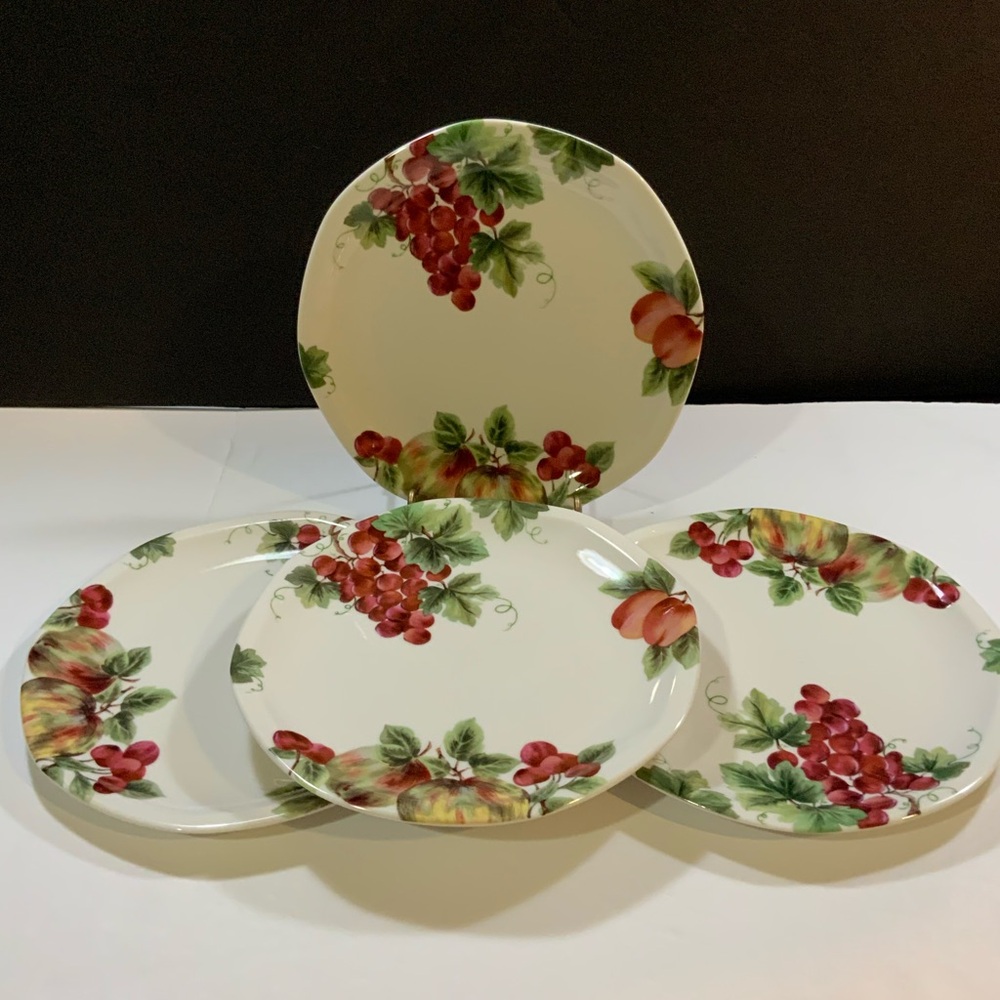 *  Royal Doulton Vintage Grape Luncheon Salad Plate Set 4 Octagonal 8 1/4 in #43